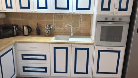 Coffee/tea facilities, minibar