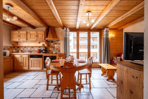 Property building, Kitchen or kitchenette, Living room