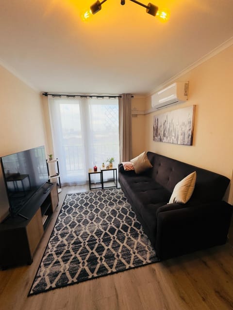 TV and multimedia, Living room, Seating area, fireplace