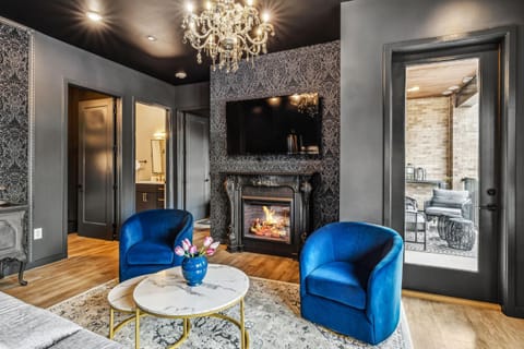 The Smokeshow on Music Row near Broadway in Downtown Nashville- Pool, Gym, Patio House in Music Row