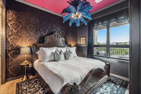 The Smokeshow on Music Row near Broadway in Downtown Nashville- Pool, Gym, Patio House in Music Row