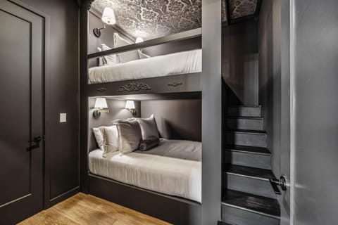 The Smokeshow on Music Row near Broadway in Downtown Nashville- Pool, Gym, Patio House in Music Row