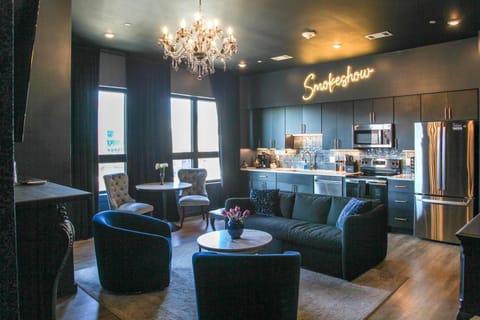 The Smokeshow on Music Row near Broadway in Downtown Nashville- Pool, Gym, Patio House in Music Row