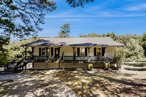 Beaver Lake Pool House House in Beaver Lake