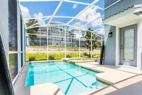 Property building, Day, Pool view, Swimming pool