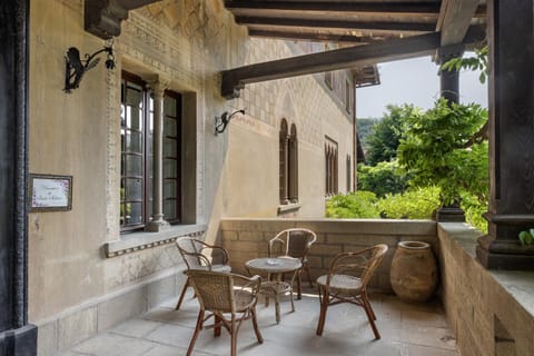 Property building, Living room