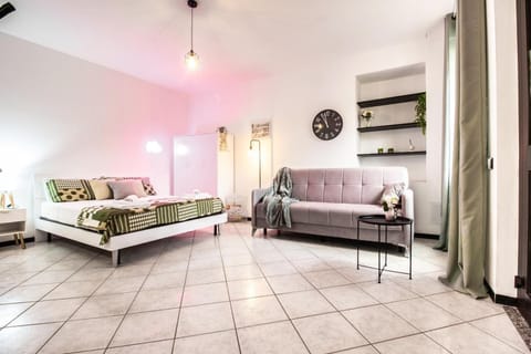 Bed, Living room, Photo of the whole room, Bedroom