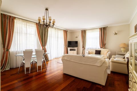 TV and multimedia, Living room, Photo of the whole room, Seating area