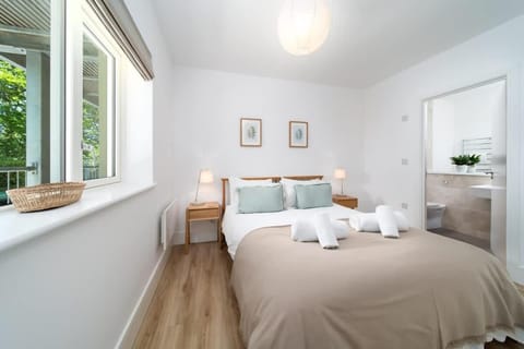 Tree Top - Perfect Apartment For Relaxing Getaway, Balcony, Parking Apartment in West Somerset District