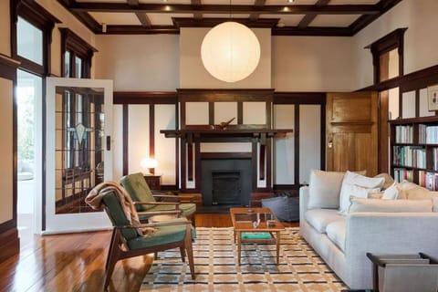 Large city sanctuary with fireplace House in Tasmania