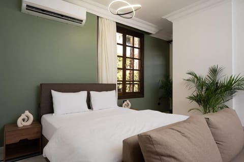Bed, Photo of the whole room, Bedroom, air conditioner