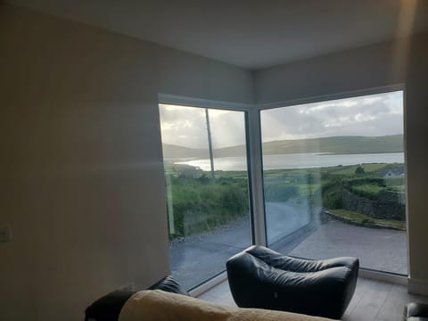 Seaside Retreat-2 Bed-Sleeps 4-Parking-Pets Apartment in County Kerry