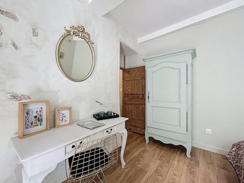 Business facilities, wardrobe