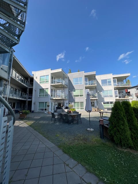 Property building, Day, Neighbourhood