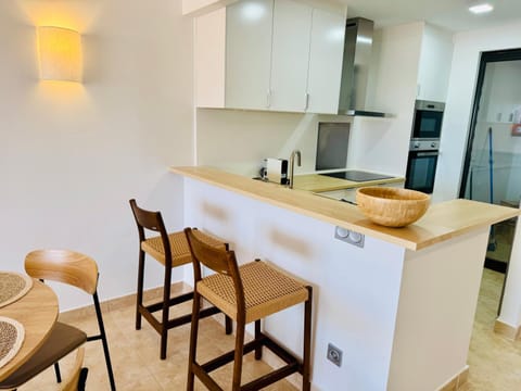 Kitchen or kitchenette, Dining area, dishwasher, oven, stove