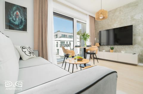 TV and multimedia, Living room, Seating area, Dining area, Evening entertainment