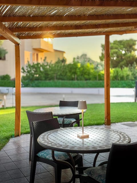 Garden, Breakfast