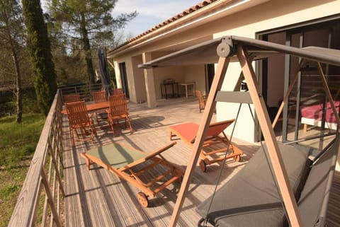 View (from property/room), Balcony/Terrace, sunbed