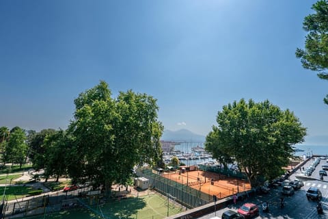 Day, Neighbourhood, Natural landscape, Sea view, Location, Parking