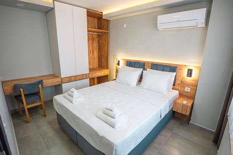 Bed, Bedroom, towels, air conditioner
