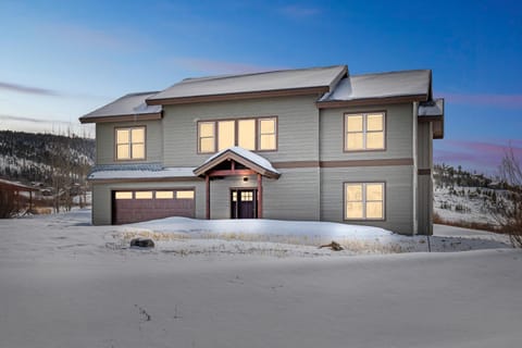 4br Mountain View Home - 5 Minutes To Granby Ranch House in Granby