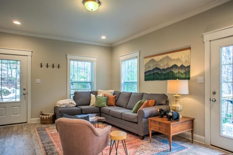 Pineview Bungalow by Carolina Mornings House in Fairview