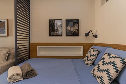 Bed, Photo of the whole room, Seating area, Bedroom, pet friendly, towels