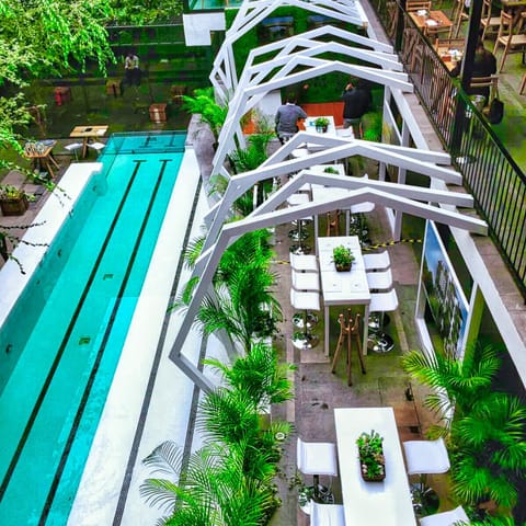 Restaurant/places to eat, Swimming pool