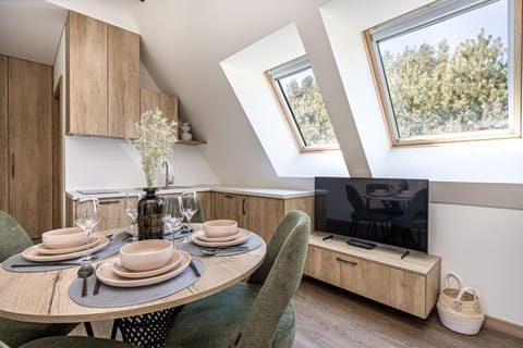 TV and multimedia, Living room, Seating area, Dining area