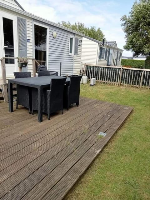 Vakantiechalet 2014 in Bredene 6 personen met grote tuin Apartment in Bredene