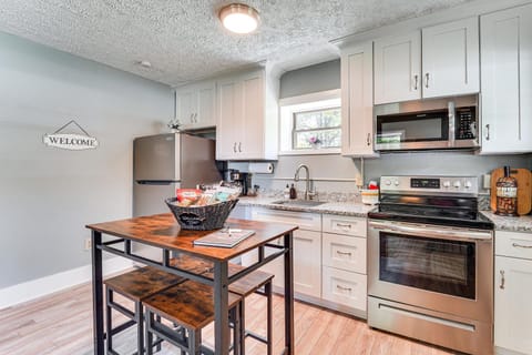 Hike to Hot Springs! Monterey Cabin on 4 Acres Cabin in Shenandoah Valley