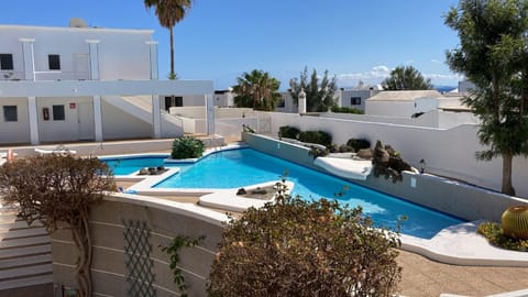 Property building, Pool view, Swimming pool, sunbed