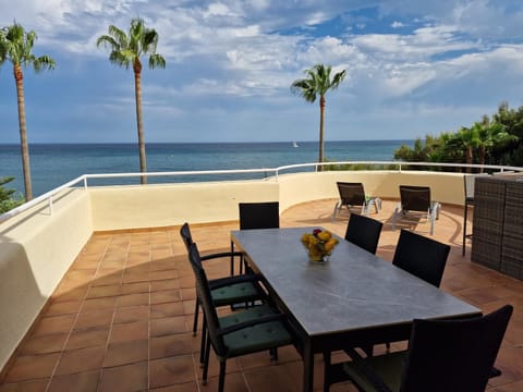 Day, View (from property/room), Balcony/Terrace, Seating area, Dining area, Beach, Sea view