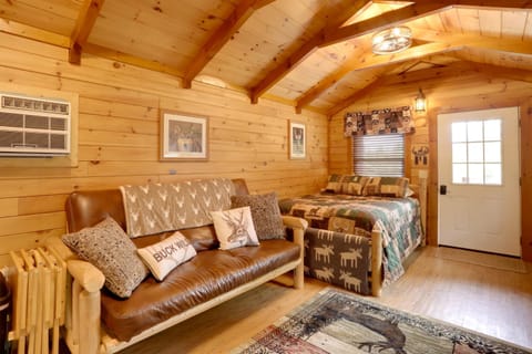 1 Mi to Current River Cozy Studio Cabin! Cabin in Van Buren