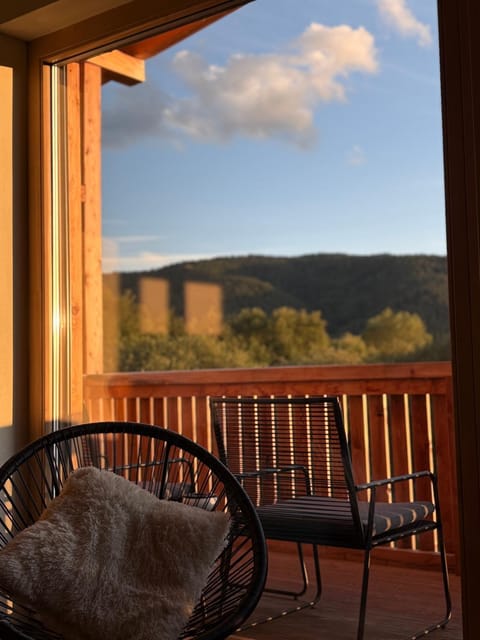 Natural landscape, Balcony/Terrace, Living room, Seating area, Mountain view