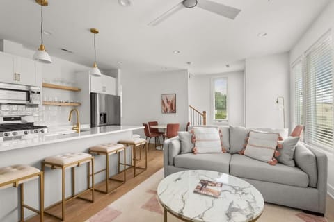 4BD Townhome East Nash with Rooftop 12ppl House in East Nashville