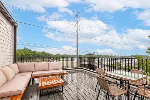 4BD Townhome East Nash with Rooftop 12ppl House in East Nashville