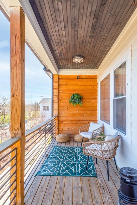 NashVegas Theme Large Home House in East Nashville