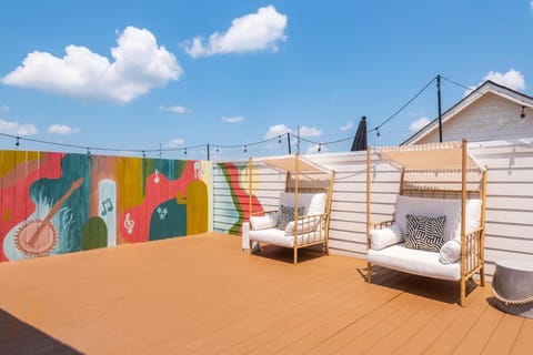 Secret Room Large Home 4BD Slp 16p 10min Broad House in East Nashville