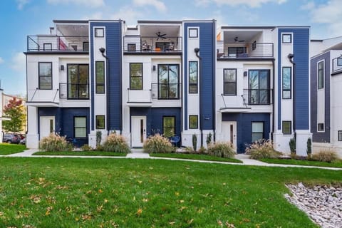 Large Marvel Themed 14ppl Spacious Townhome House in East Nashville