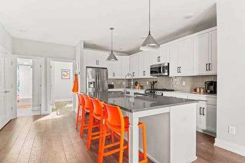 Large Marvel Themed 14ppl Spacious Townhome House in East Nashville