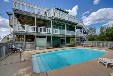 Third Row Whalehead Home with Pool and Spa Sleeps 22 House in Corolla