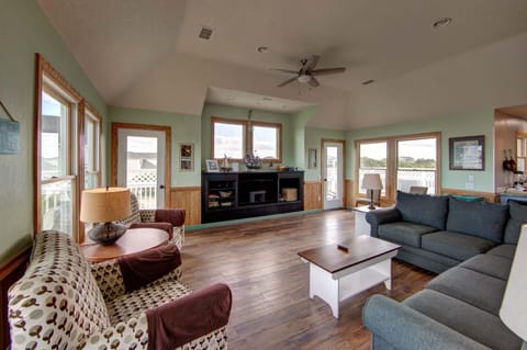 Third Row Whalehead Home with Pool and Spa Sleeps 22 House in Corolla