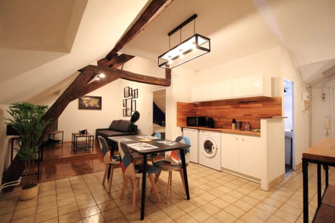 Kitchen or kitchenette, Living room, Seating area, Dining area, microwave, stove, washing machine
