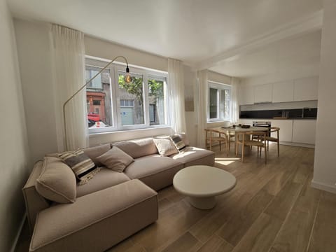 Seating area, Dining area