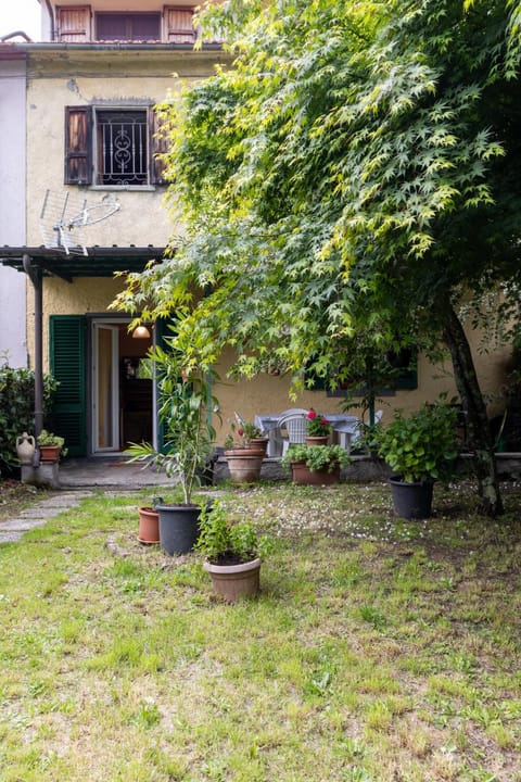 Property building, Spring, Day, Garden, Garden view