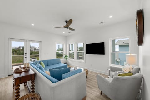 TV and multimedia, View (from property/room), Living room, Seating area