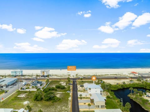 Day, Neighbourhood, Natural landscape, Bird's eye view, Beach, City view, Sea view, Location