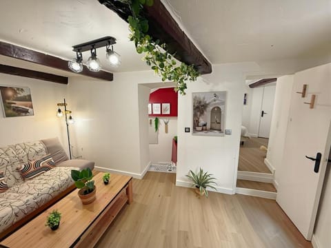 Property building, Living room, Seating area, Bedroom