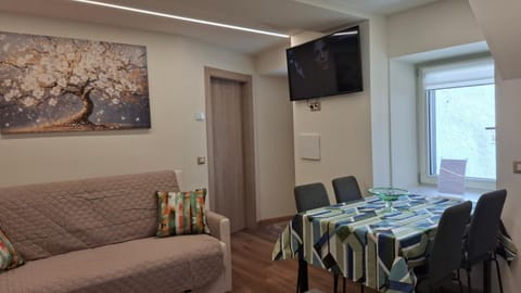 TV and multimedia, Living room, Dining area